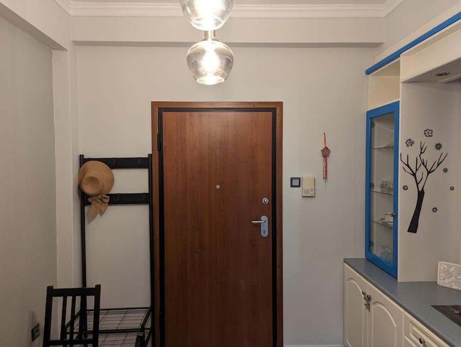 Cozy Apartm.Near Metro Ag.Marina Atene Esterno foto